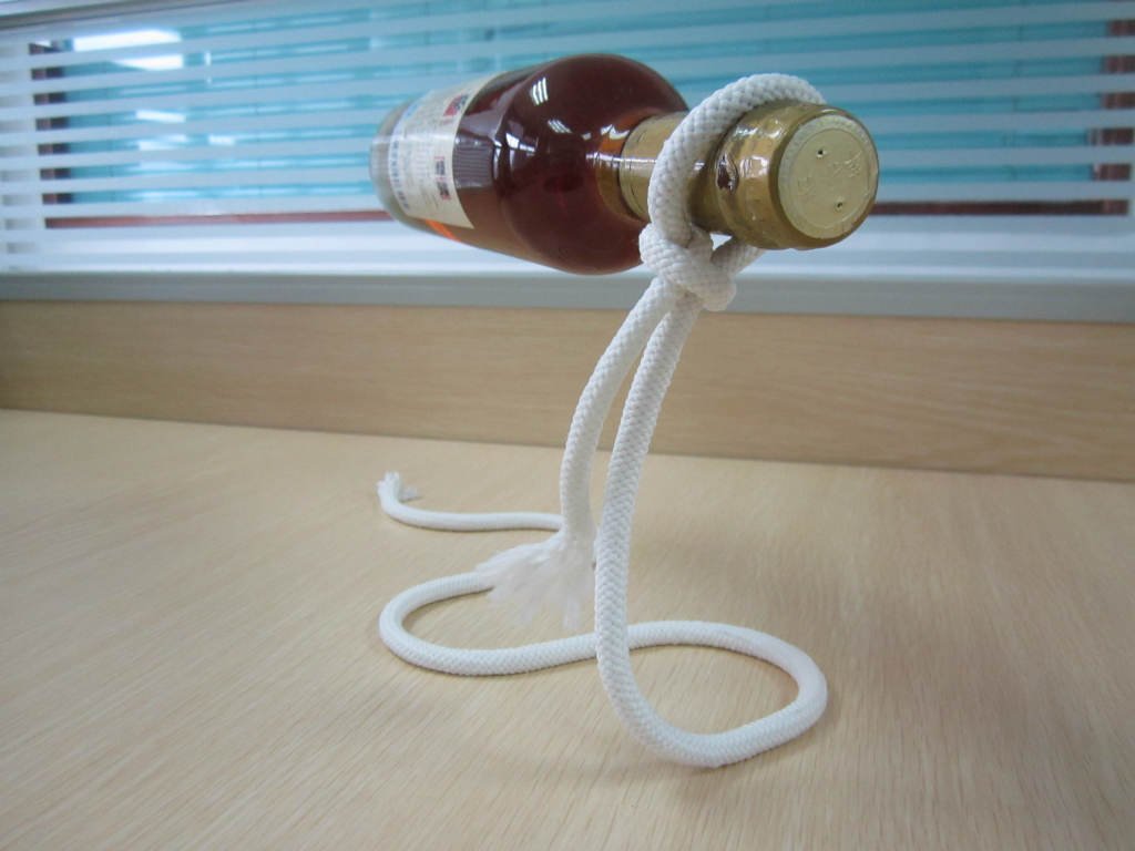 Lasso Wine Bottle Holder